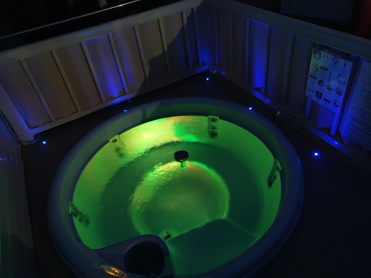 Relaxing Breaks With Hot Tub At Tattershal Lakes 3 Bedroom 태터셜 외부 사진