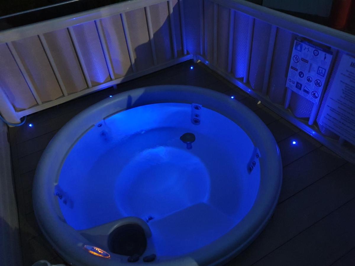 Relaxing Breaks With Hot Tub At Tattershal Lakes 3 Bedroom 태터셜 외부 사진